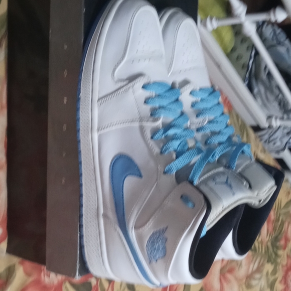 Air Jordan - Picture 3 of 8